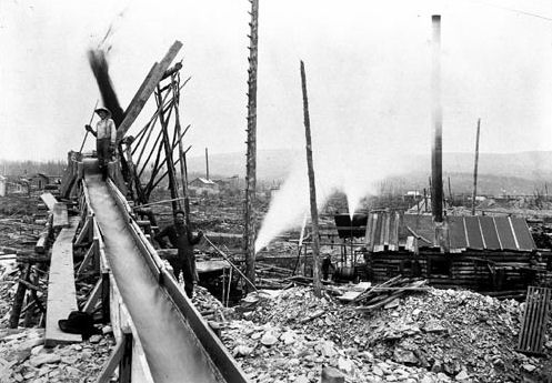 klondike gold rush miners. Gold Rush in the Yukon